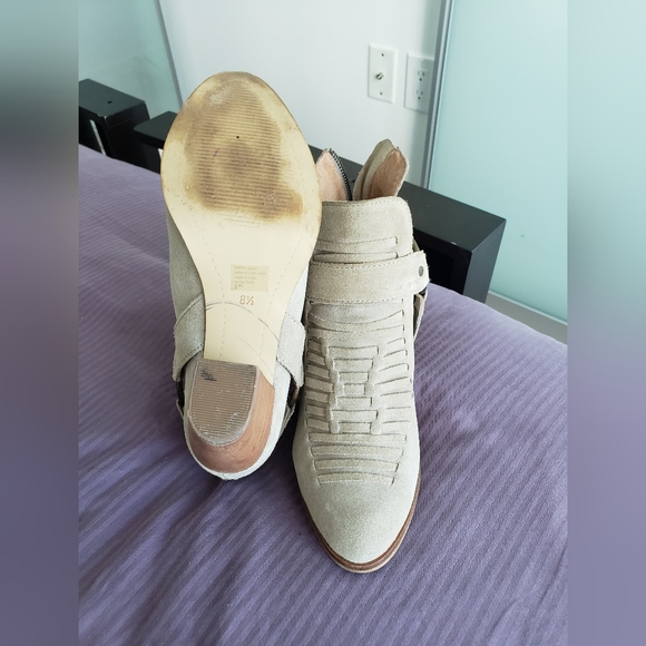 Seychelles Impossible Sand Suede Leather Ankle Booties - Picture 4 of 5